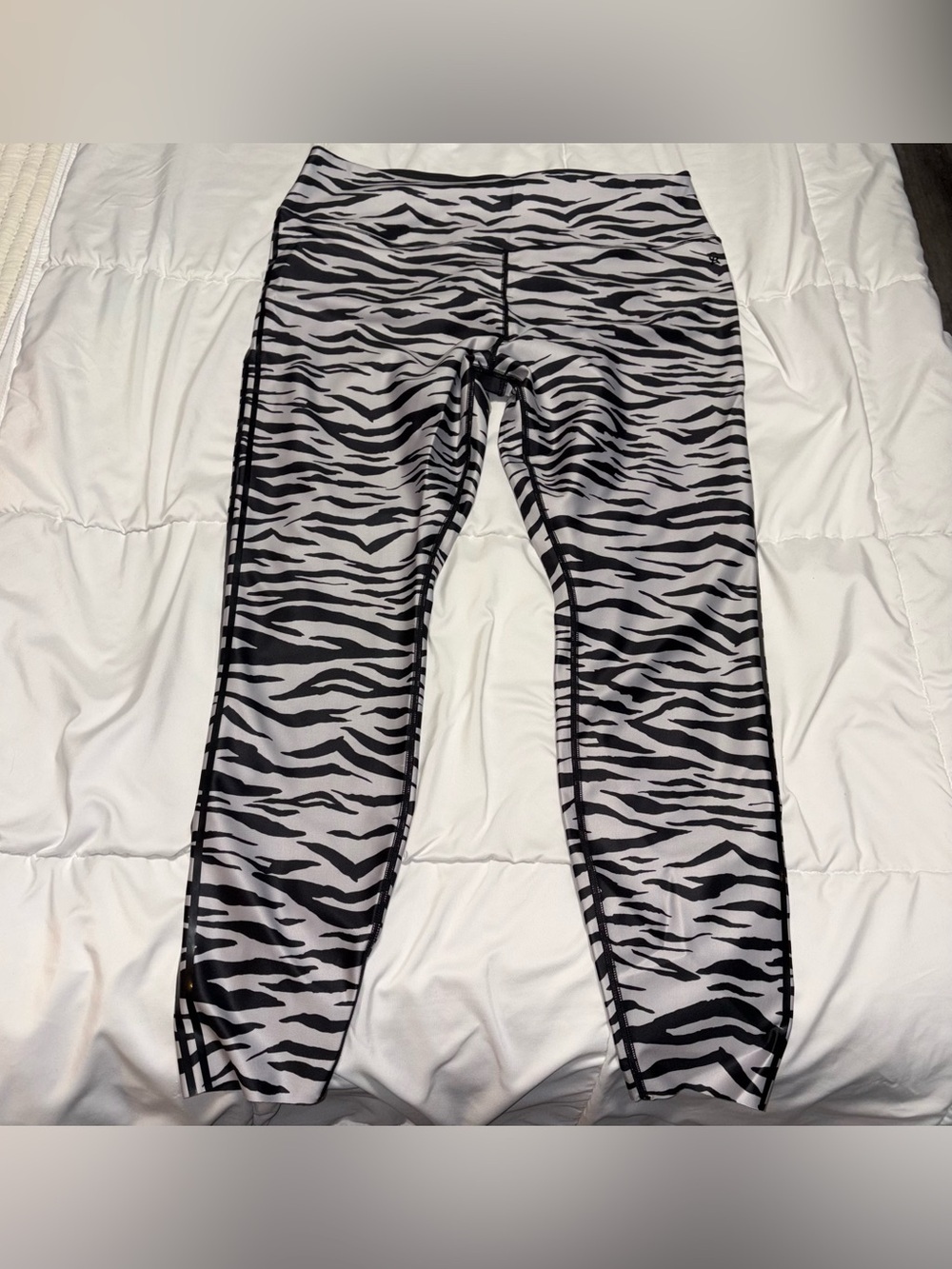 GOOD AMERICAN CORE STRENGTH ZEBRA LEGGING Size 6 3X - Picture 3 of 5